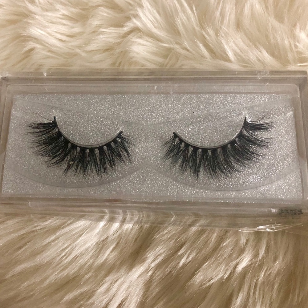 EYELASHES (SISSY)